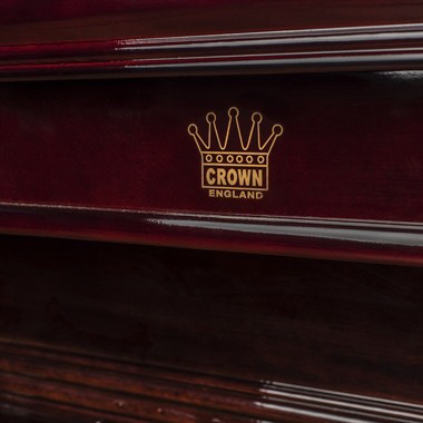 ����� ����� ������ 8 ��� CROWN �� ���� �����